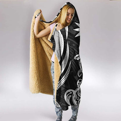 Nauru Hooded Blanket - White Tentacle Turtle