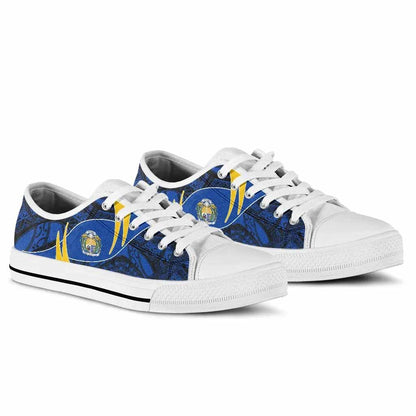 Nauru Low Top Shoes - Symmetrical Lines