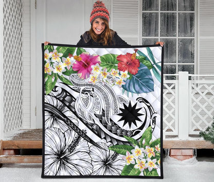 Nauru Polynesian Premium Quilt - Summer Plumeria (White)