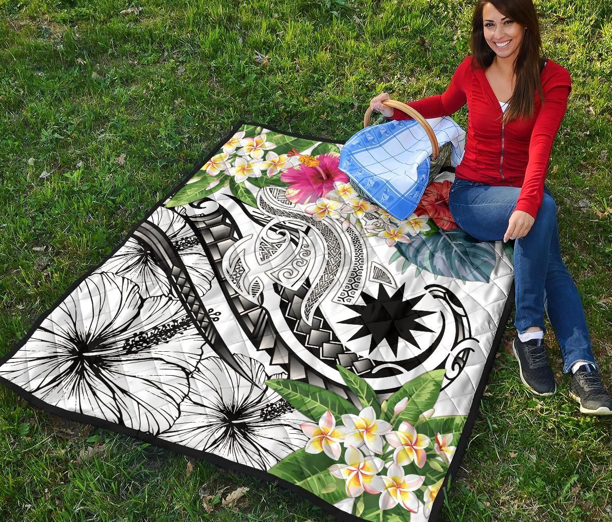 Nauru Polynesian Premium Quilt - Summer Plumeria (White)