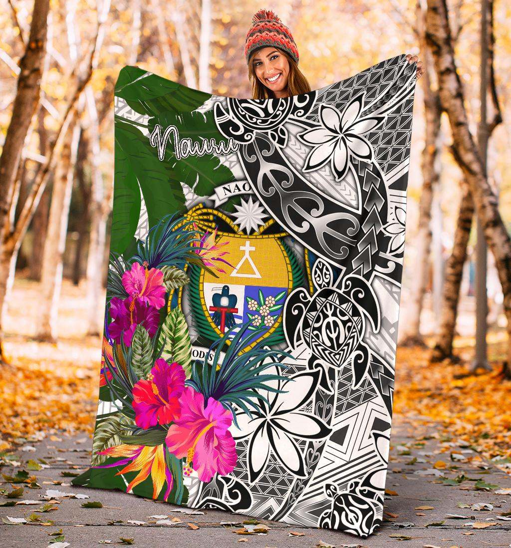 Nauru Premium Blanket White - Turtle Plumeria Banana Leaf Crest