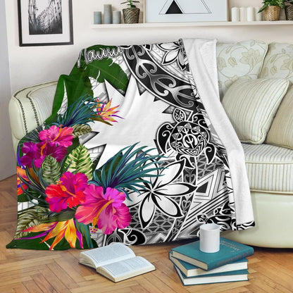 Nauru Premium Blanket White - Turtle Plumeria Banana Leaf