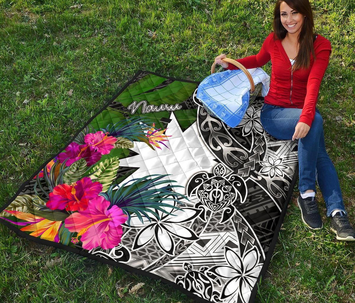 Nauru Premium Quilt - Turtle Plumeria Banana Leaf