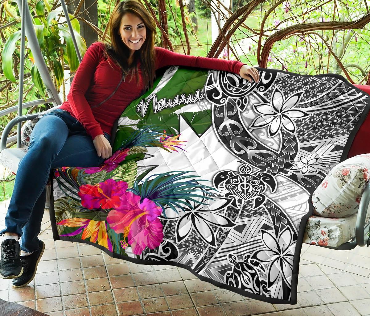 Nauru Premium Quilt White - Turtle Plumeria Banana Leaf