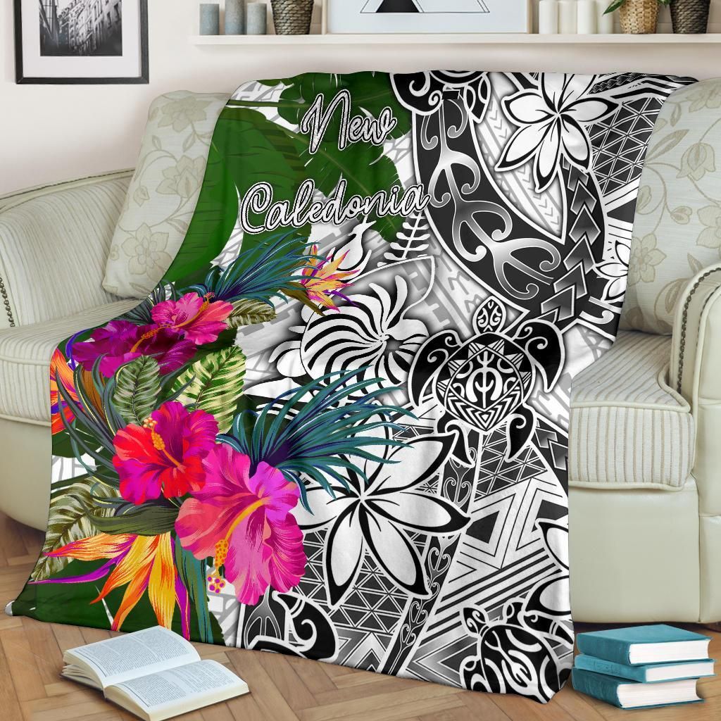 New Caledonia Premium Blanket White - Turtle Plumeria Banana Leaf Crest