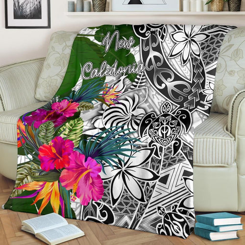 New Caledonia Premium Blanket White - Turtle Plumeria Banana Leaf Crest