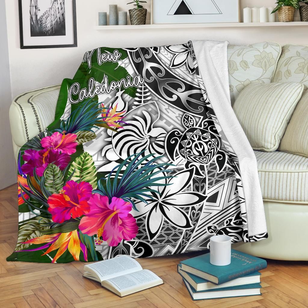 New Caledonia Premium Blanket White - Turtle Plumeria Banana Leaf Crest