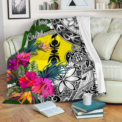 New Caledonia Premium Blanket White - Turtle Plumeria Banana Leaf