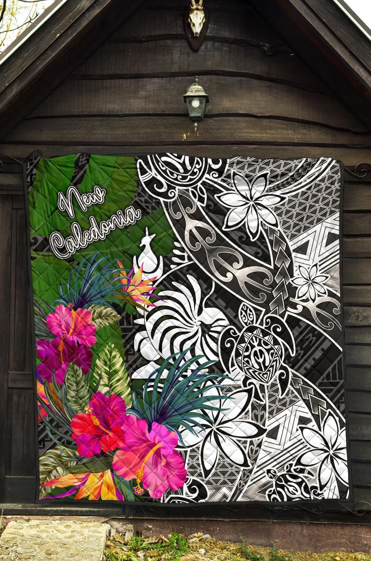 New Caledonia Premium Quilt - Turtle Plumeria Banana Leaf Crest