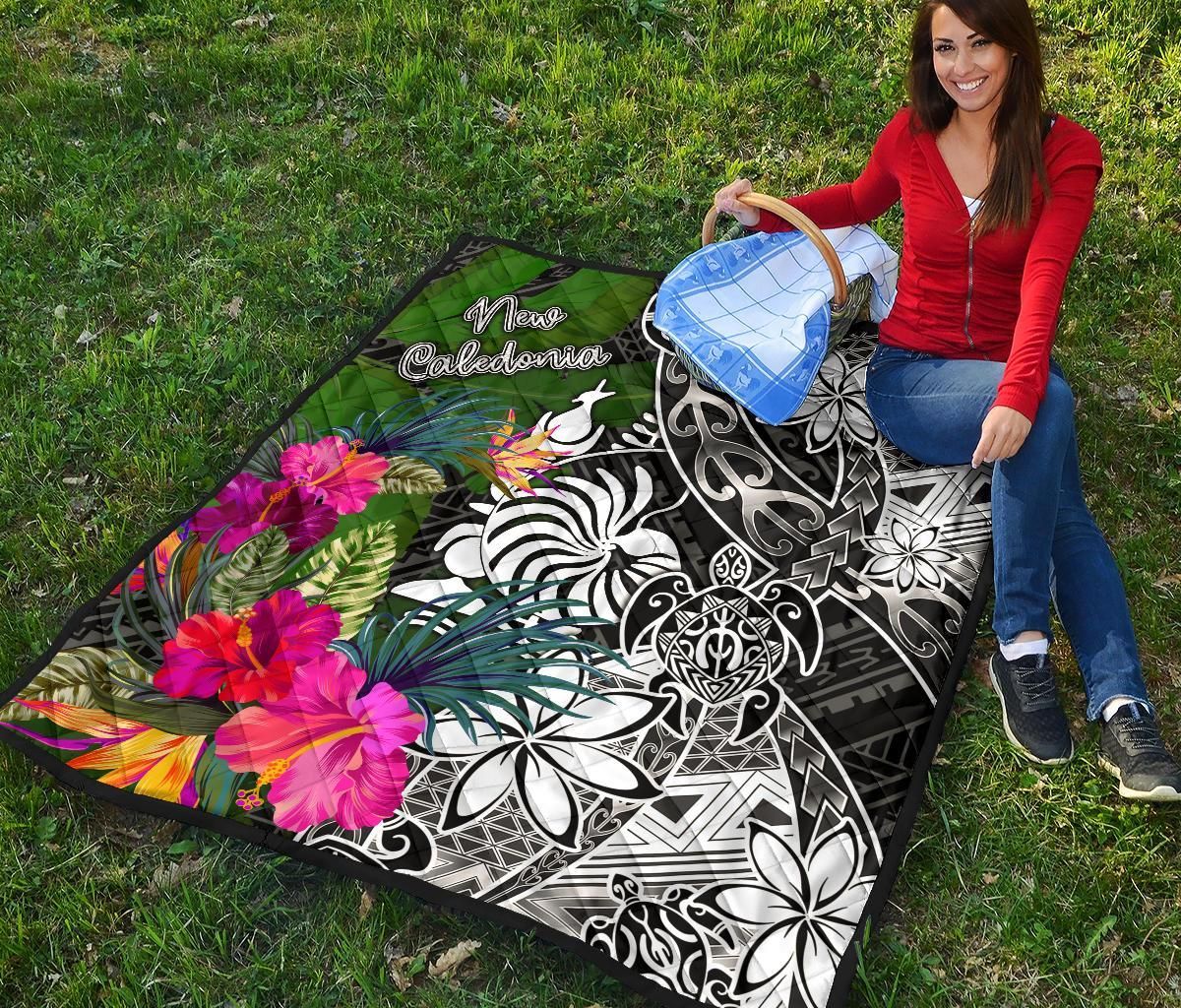 New Caledonia Premium Quilt - Turtle Plumeria Banana Leaf Crest