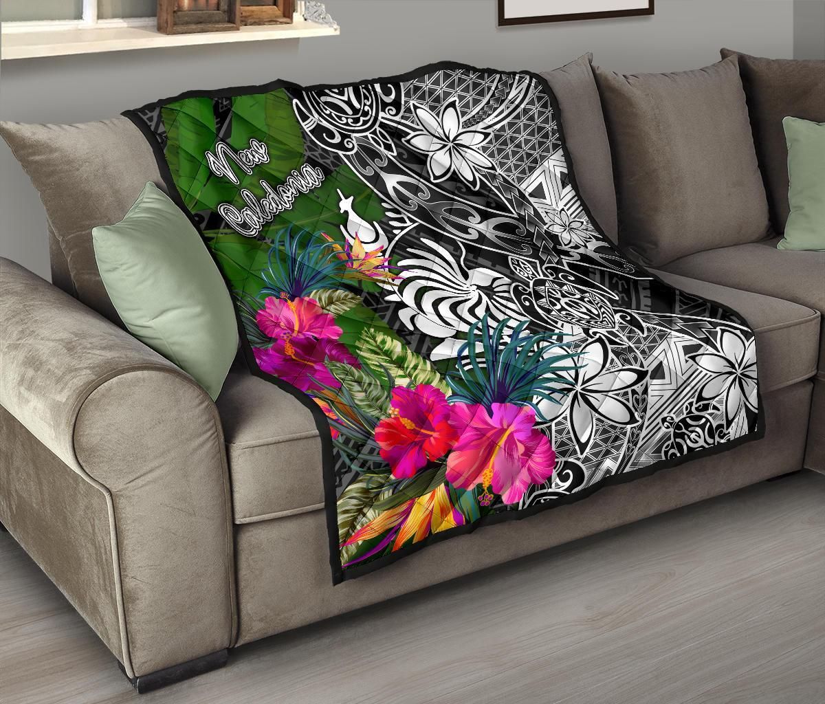 New Caledonia Premium Quilt - Turtle Plumeria Banana Leaf Crest