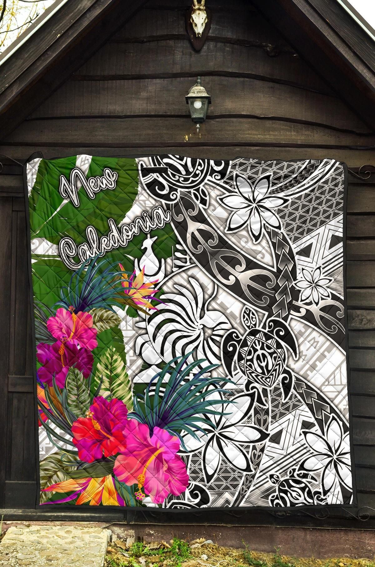 New Caledonia Premium Quilt White - Turtle Plumeria Banana Leaf Crest