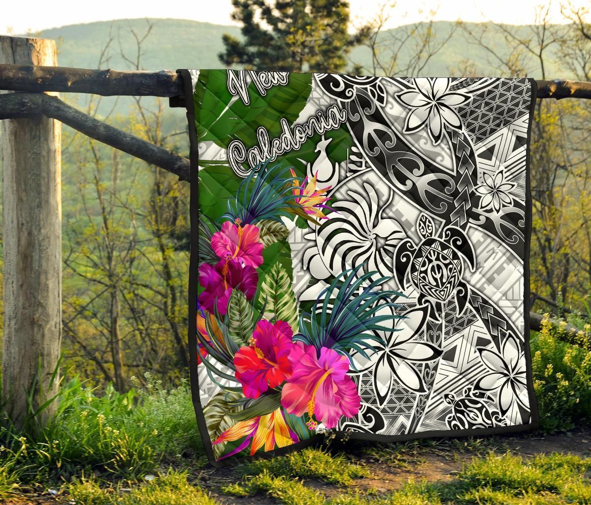 New Caledonia Premium Quilt White - Turtle Plumeria Banana Leaf Crest