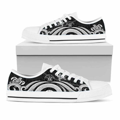 Niue Low Top Canvas Shoes - White Tentacle Turtle