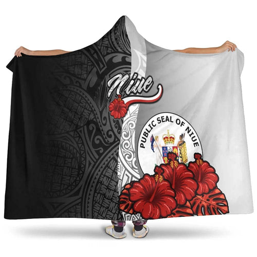 Niue Polynesian Hooded Blanket- Coat Of Arm With Hibiscus White