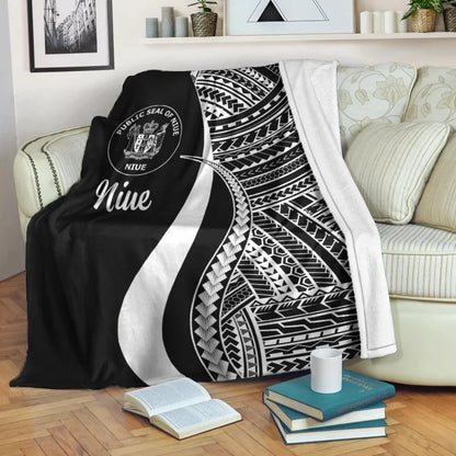 Niue Premium Blanket - White Polynesian Tentacle Tribal Pattern