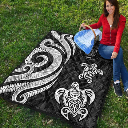 Niue Premium Quilt - White Tentacle Turtle