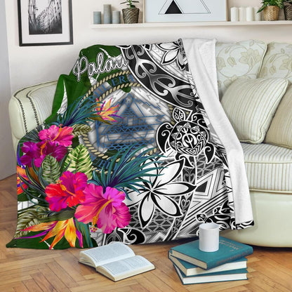Palau Premium Blanket White - Turtle Plumeria Banana Leaf Crest