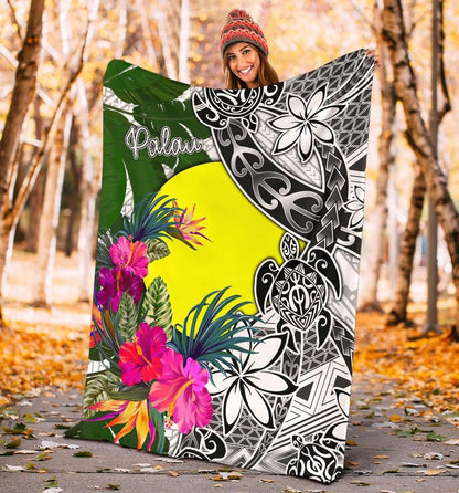 Palau Premium Blanket White - Turtle Plumeria Banana Leaf