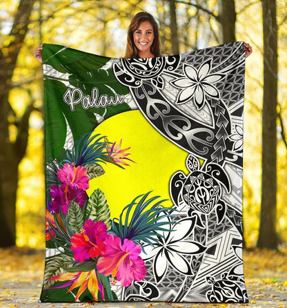 Palau Premium Blanket White - Turtle Plumeria Banana Leaf
