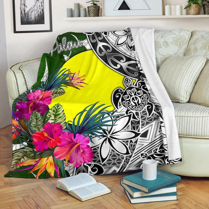 Palau Premium Blanket White - Turtle Plumeria Banana Leaf