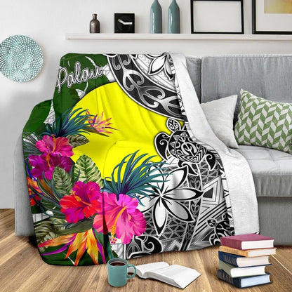 Palau Premium Blanket White - Turtle Plumeria Banana Leaf