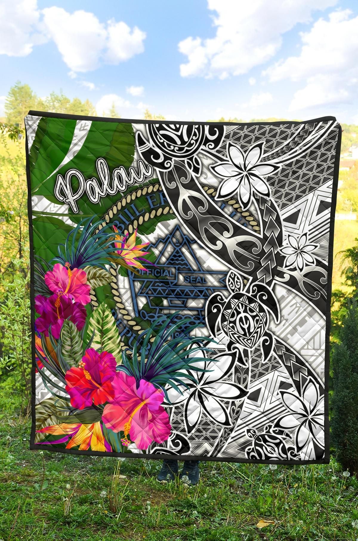 Palau Premium Quilt White - Turtle Plumeria Banana Leaf Crest