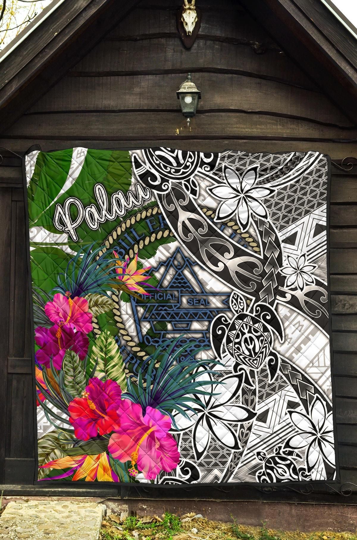 Palau Premium Quilt White - Turtle Plumeria Banana Leaf Crest