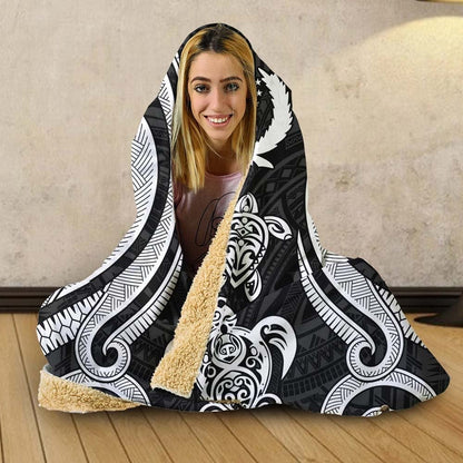Pohnpei Hooded Blanket - White Tentacle Turtle
