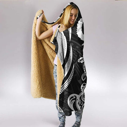 Pohnpei Hooded Blanket - White Tentacle Turtle