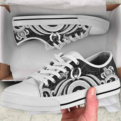Pohnpei Low Top Canvas Shoes - White Tentacle Turtle
