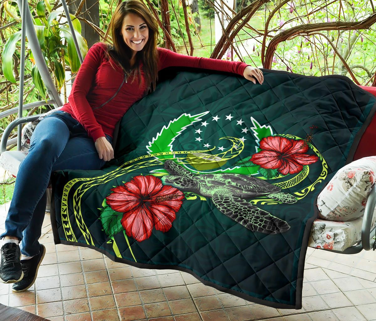 Pohnpei Polynesian Premium Quilt - Green Turtle Hibiscus