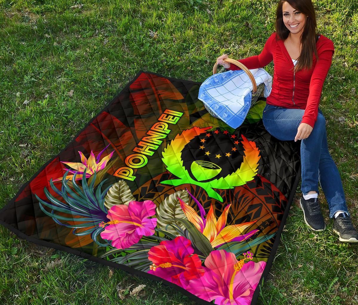 Pohnpei Polynesian Premium Quilt -  Hibiscus and Banana Leaves