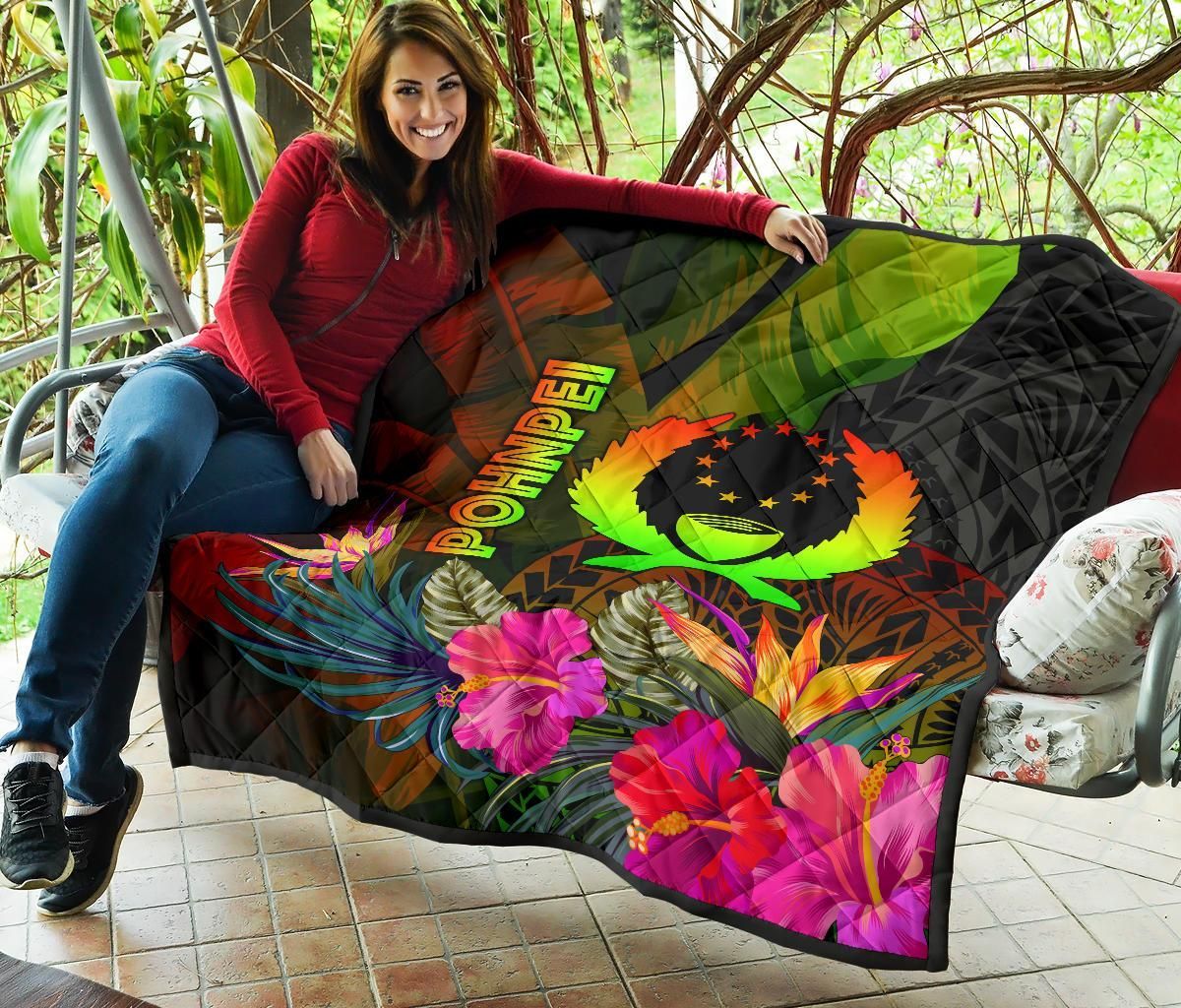 Pohnpei Polynesian Premium Quilt -  Hibiscus and Banana Leaves