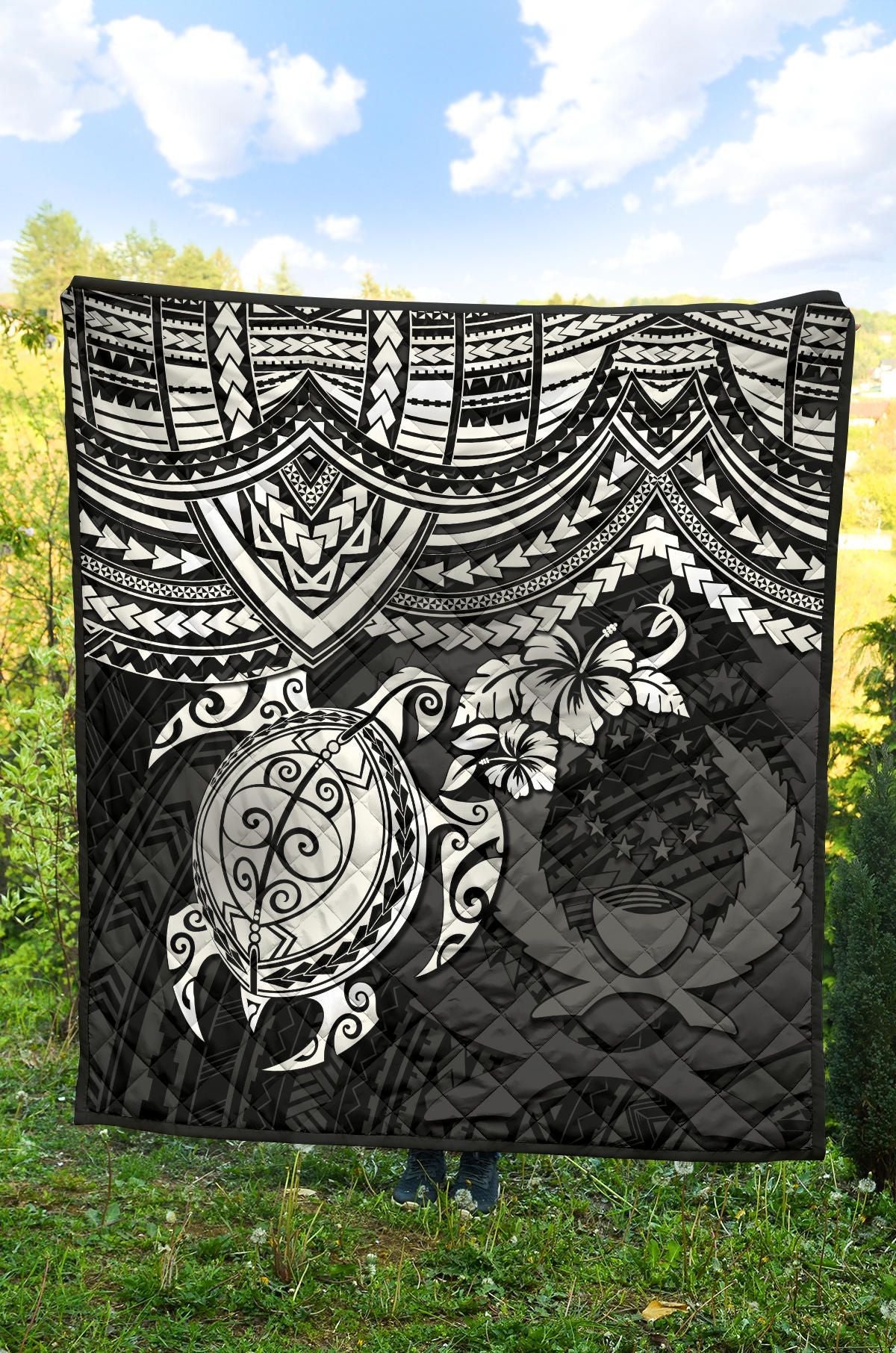 Pohnpei Polynesian Premium Quilt - Polynesian White Turtle