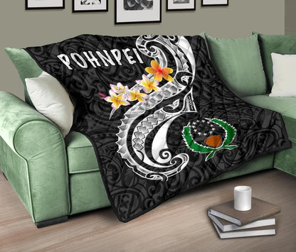 Pohnpei Premium Quilt - Pohnpei Seal Polynesian Patterns Plumeria (Black)