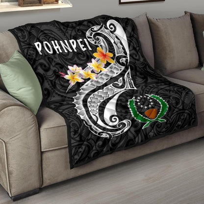 Pohnpei Premium Quilt - Pohnpei Seal Polynesian Patterns Plumeria (Black)