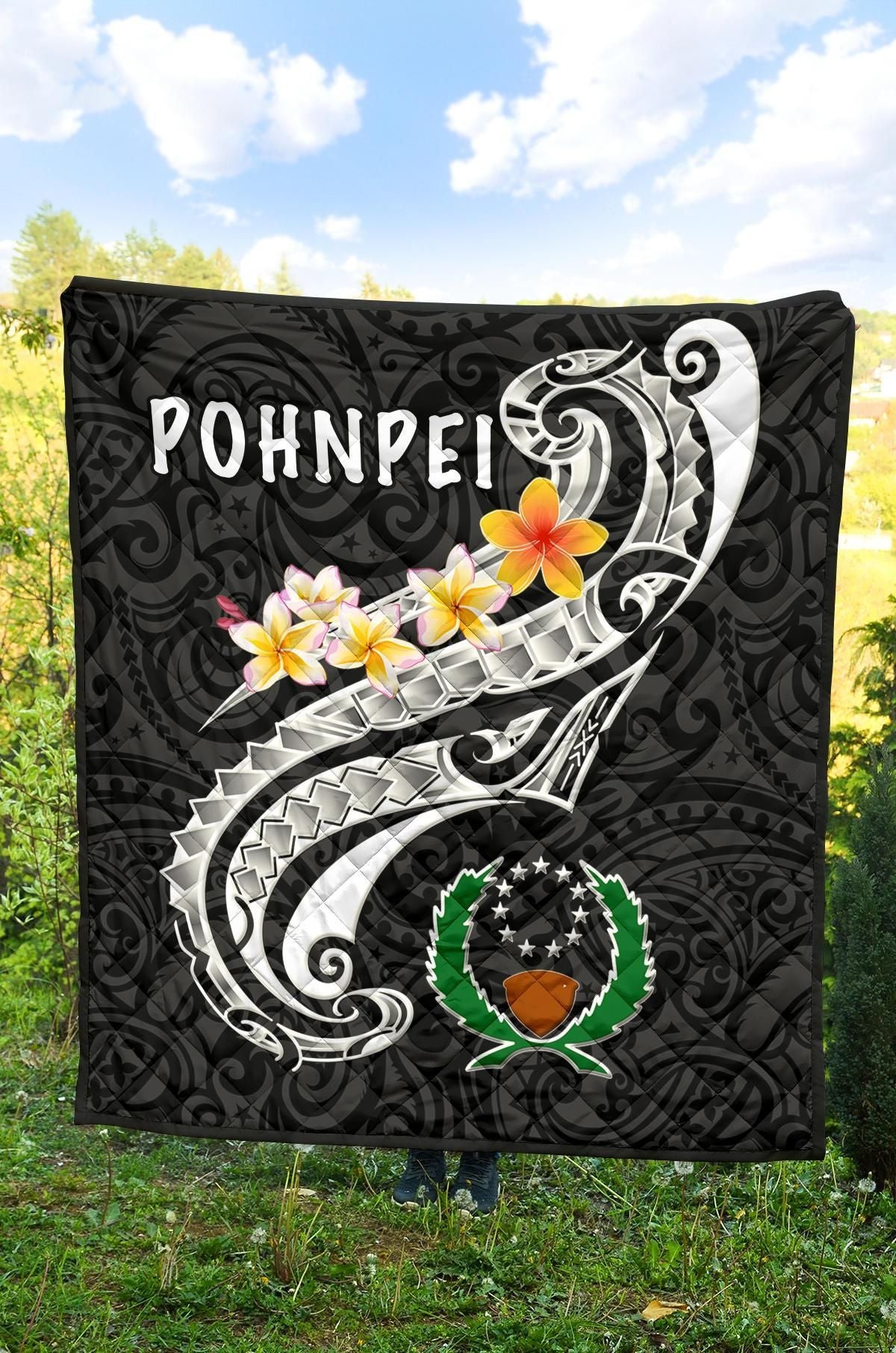 Pohnpei Premium Quilt - Pohnpei Seal Polynesian Patterns Plumeria (Black)
