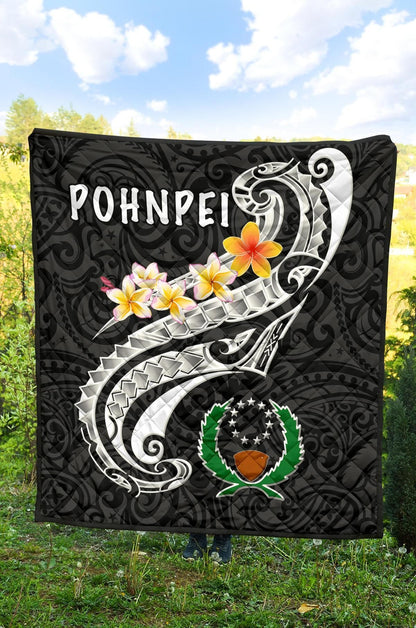 Pohnpei Premium Quilt - Pohnpei Seal Polynesian Patterns Plumeria (Black)