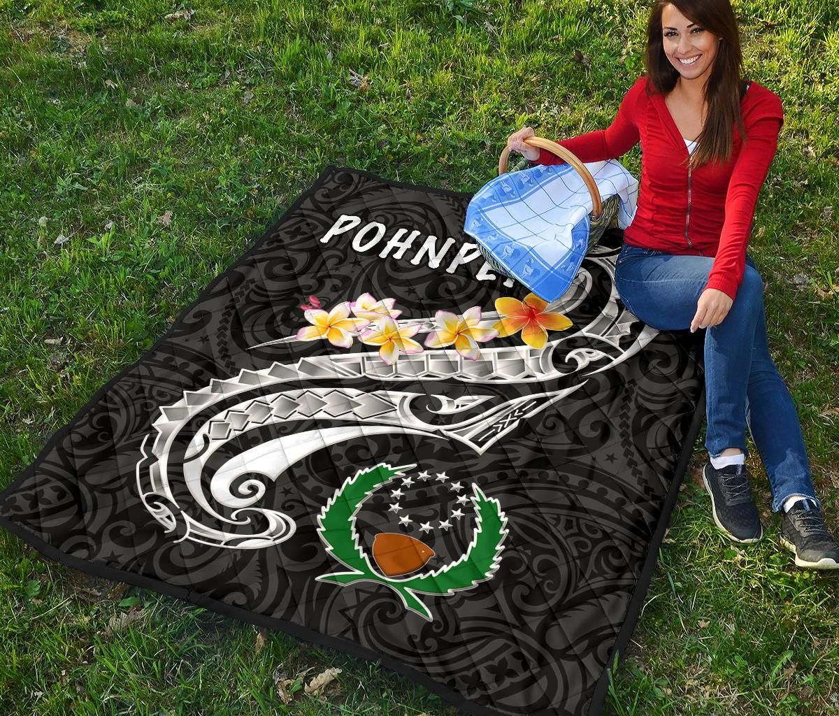 Pohnpei Premium Quilt - Pohnpei Seal Polynesian Patterns Plumeria (Black)