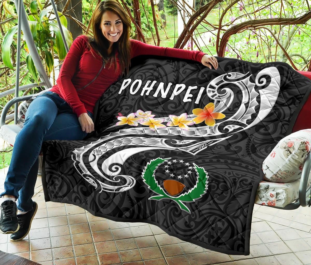 Pohnpei Premium Quilt - Pohnpei Seal Polynesian Patterns Plumeria (Black)