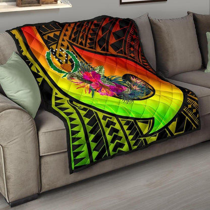 Pohnpei Premium Quilt - Polynesian Hook And Hibiscus (Reggae)