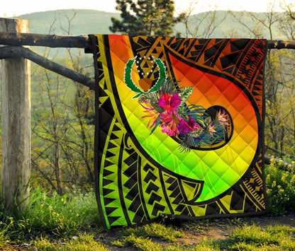 Pohnpei Premium Quilt - Polynesian Hook And Hibiscus (Reggae)