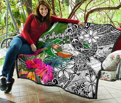 Pohnpei Premium Quilt White - Turtle Plumeria Banana Leaf