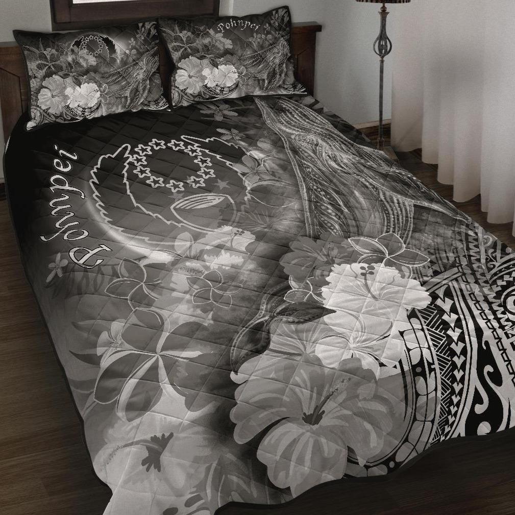 Pohnpei Quilt Bed Set - Humpback Whale with Tropical Flowers (White)