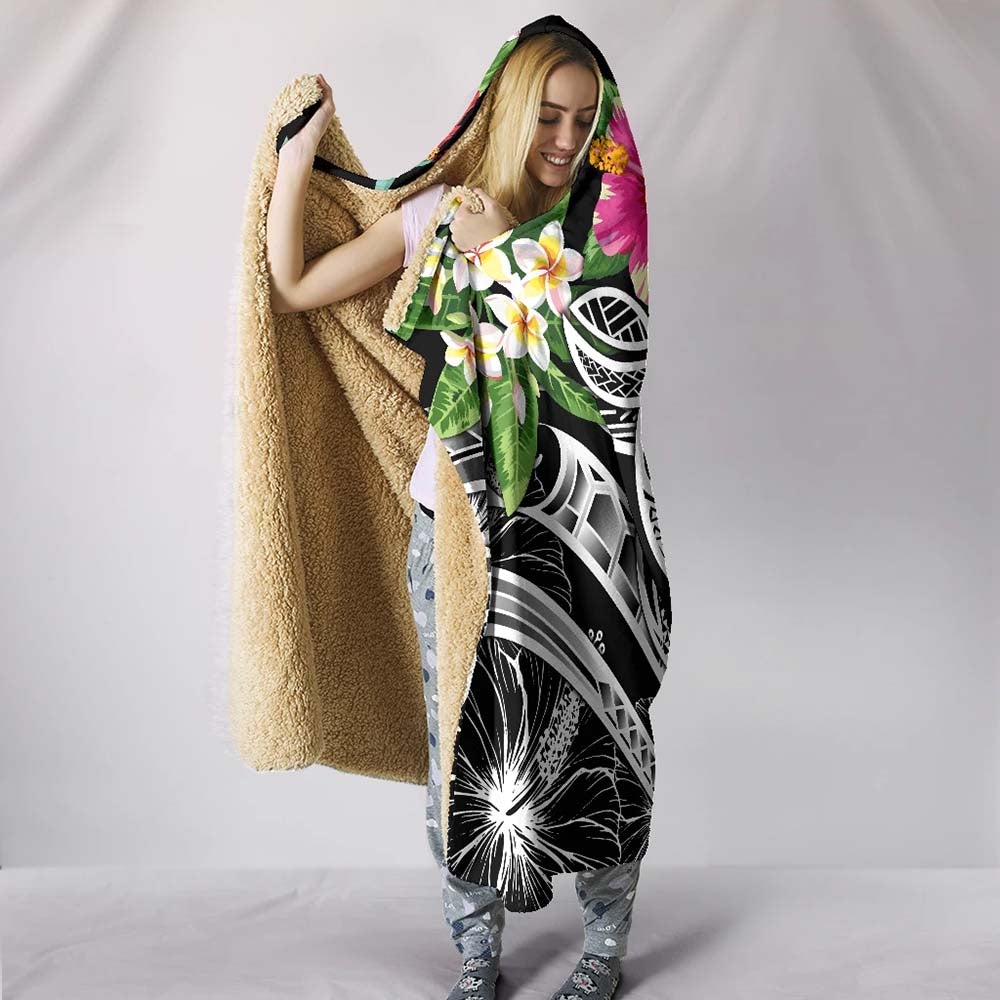 Polynesian American Samoa Hooded Blanket - Summer Plumeria (Black)