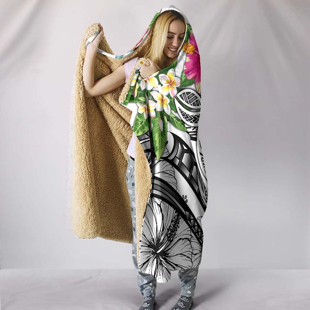 Polynesian American Samoa Hooded Blanket - Summer Plumeria (White)