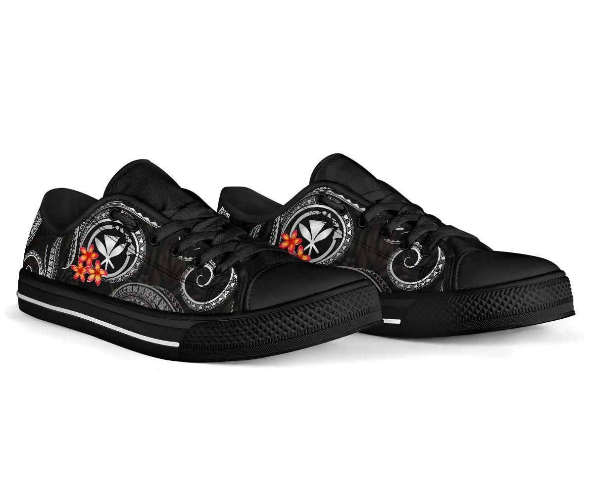 Polynesian Hawaii Low Top Shoes - Black Plumeria