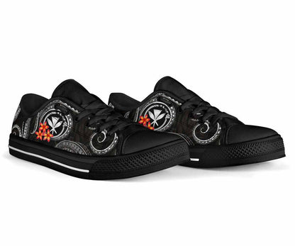 Polynesian Hawaii Low Top Shoes - Black Plumeria