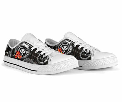Polynesian Hawaii Low Top Shoes - Black Plumeria